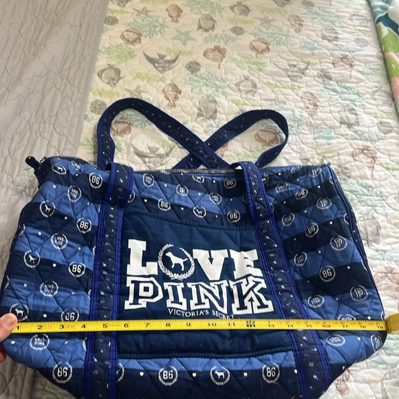 Victoria’s Secret travel bag - Picture 7 of 8